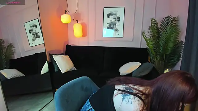 Snapshot of Layla_Glam chatting on 10-19-25, 01:34 Layla Glam online show from 10-19-25, 01:34