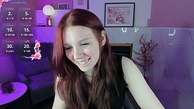 Snapshot of Layla_Glam chatting on 10-22-25, 05:41 Layla Glam online show from 10-22-25, 05:41