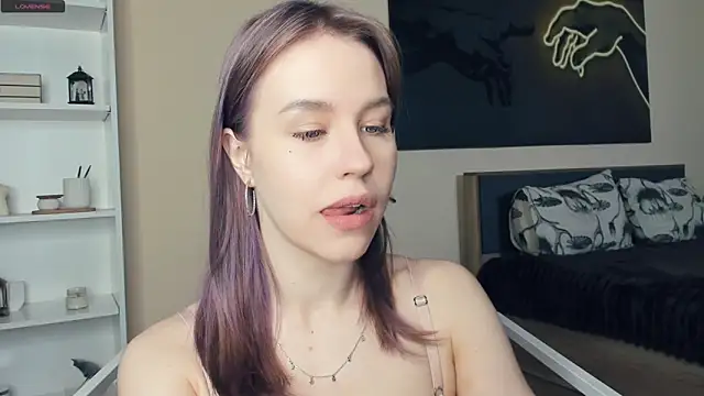 MaliaBourraine online show from 06-15-26, 07:43