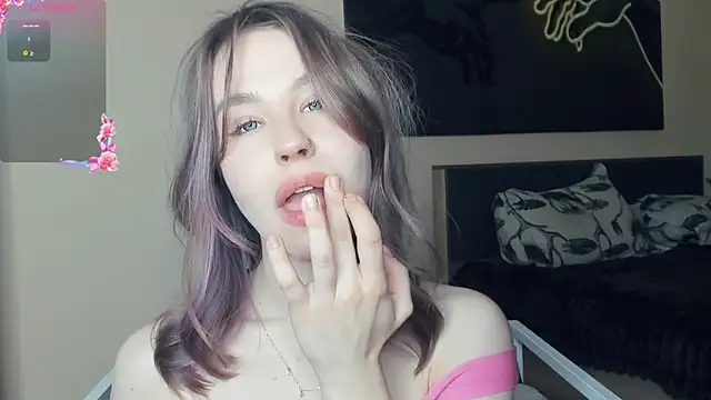 MaliaBourraine online show from 06-19-26, 08:07