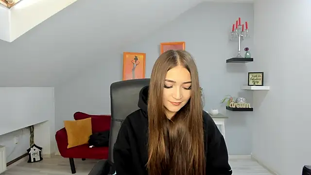 Snapshot of EllaClarke chatting on 10-19-25, 10:49 EllaClarke online show from 10-19-25, 10:49