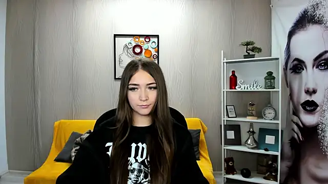 Snapshot of EllaClarke chatting on 10-22-25, 11:43 EllaClarke online show from 10-22-25, 11:43