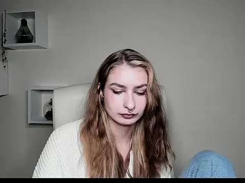 NinaBlond1 online show from 10-28-25, 06:50