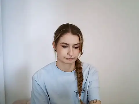 NinaBlond1 online show from 02-04-26, 11:49