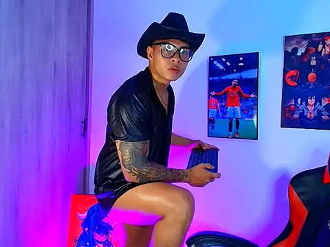 evan greey online show from 10-31-25, 01:06