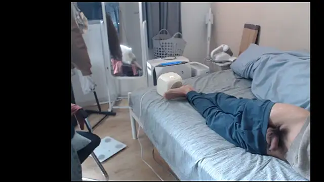 Snapshot of leeyoung_ chatting on 03-06-26, 06:21 leeyoung online show from 03-06-26, 06:21