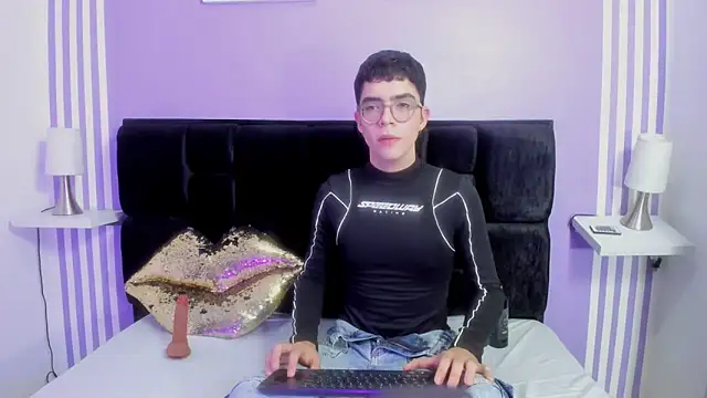 Niko baby bear online show from 09-18-25, 08:22