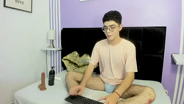 Niko baby bear online show from 09-19-25, 07:25