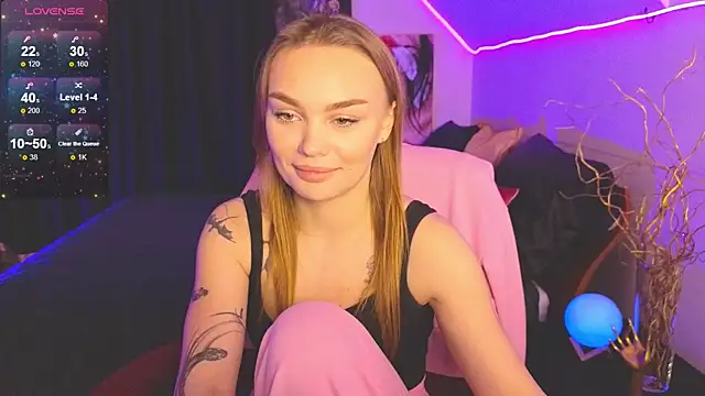 KitsyMoore online show from 10-04-25, 04:49