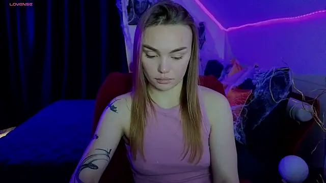 KitsyMoore online show from 10-28-25, 01:14