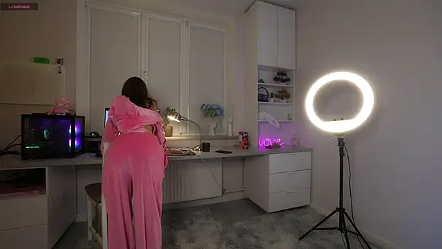 Snapshot of lovekissmes chatting on 11-02-25, 03:03 lovekissmes online show from 11-02-25, 03:03