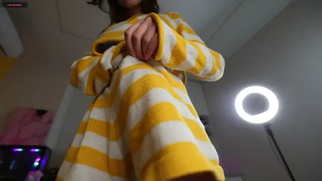 Snapshot of lovekissmes chatting on 11-04-25, 02:38 lovekissmes online show from 11-04-25, 02:38