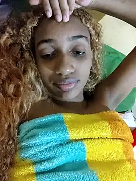 Snapshot of Barbiefox24 chatting on 05-17-26, 07:28 Barbiefox24 online show from 05-17-26, 07:28