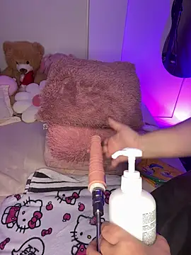 Snapshot of Mericute_ chatting on 10-17-25, 02:37 Mericute online show from 10-17-25, 02:37