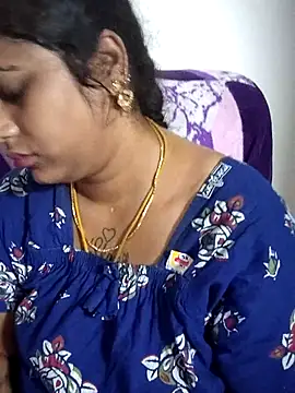 sweetqueen143 online show from 05-13-26, 06:22
