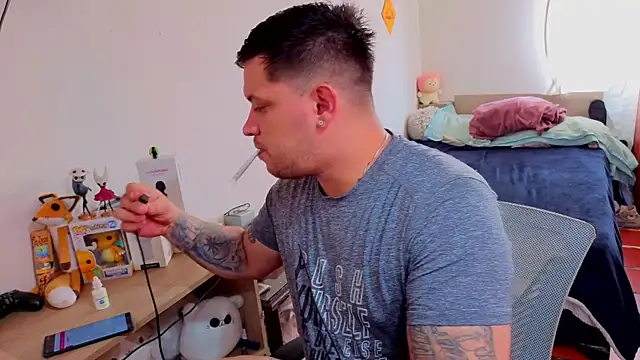 Snapshot of ryden_01 chatting on 11-16-25, 02:22 ryden 01 online show from 11-16-25, 02:22