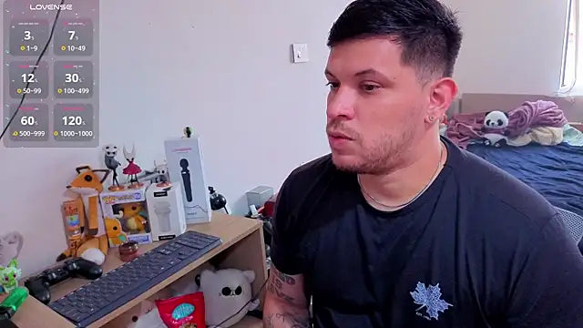 Snapshot of ryden_01 chatting on 11-18-25, 04:11 ryden 01 online show from 11-18-25, 04:11