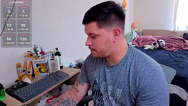 Snapshot of ryden_01 chatting on 11-20-25, 03:45 ryden 01 online show from 11-20-25, 03:45