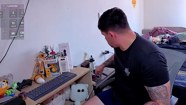 Snapshot of ryden_01 chatting on 11-26-25, 04:41 ryden 01 online show from 11-26-25, 04:41