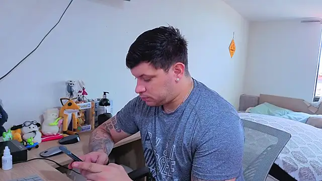 Snapshot of ryden_01 chatting on 12-16-25, 06:46 ryden 01 online show from 12-16-25, 06:46