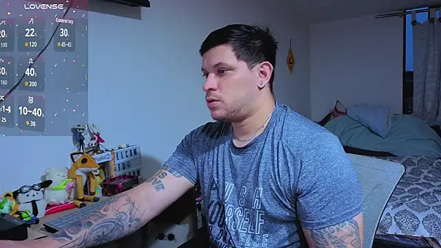 Snapshot of ryden_01 chatting on 12-18-25, 10:49 ryden 01 online show from 12-18-25, 10:49