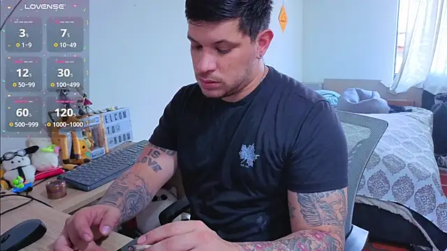 Snapshot of ryden_01 chatting on 12-21-25, 06:04 ryden 01 online show from 12-21-25, 06:04