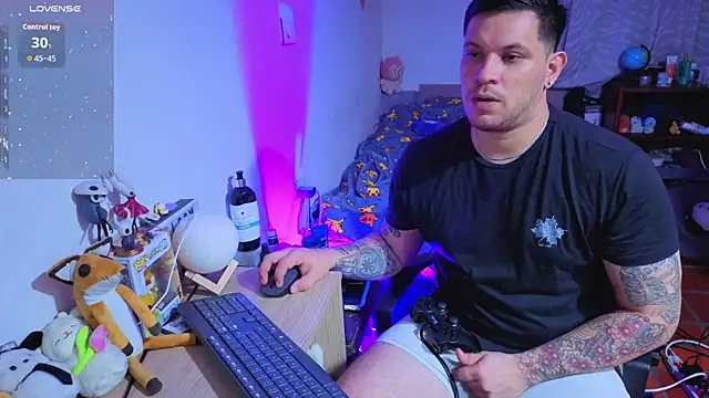 Snapshot of ryden_01 chatting on 01-06-26, 06:50 ryden 01 online show from 01-06-26, 06:50