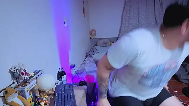 Snapshot of ryden_01 chatting on 02-14-26, 11:45 ryden 01 online show from 02-14-26, 11:45