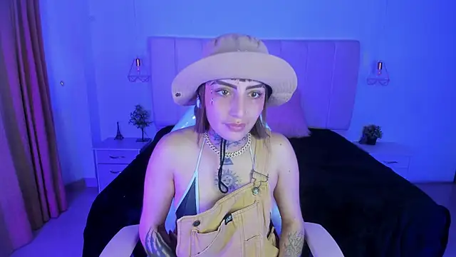 Gyal 8  online show from 12-14-25, 04:07