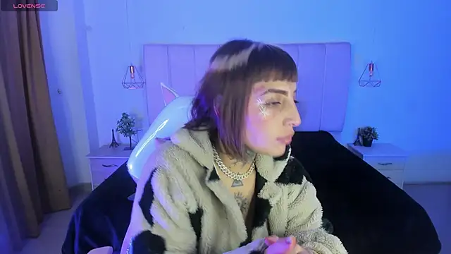 Gyal 8  online show from 12-23-25, 03:37