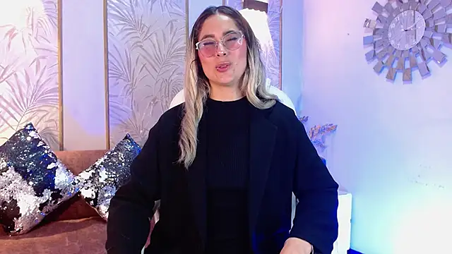 LunaaGrey  online show from 10-10-25, 03:49