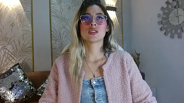 LunaaGrey  online show from 11-05-25, 03:50