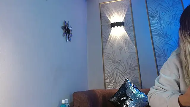 LunaaGrey  online show from 11-07-25, 03:28