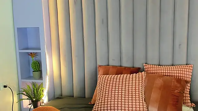 MyApril   online show from 10-11-25, 11:42