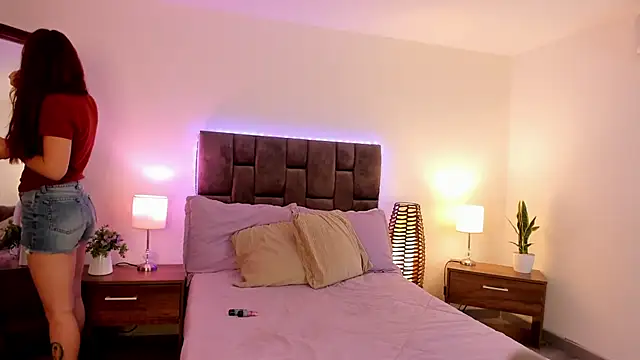 Snapshot of Aliccecullen chatting on 10-08-25, 01:09 Aliccecullen online show from 10-08-25, 01:09