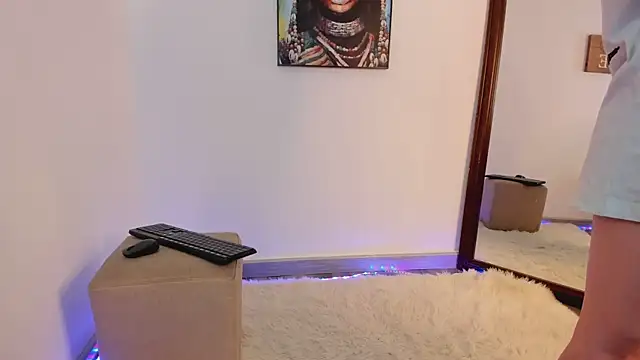 Snapshot of Aliccecullen chatting on 10-09-25, 12:47 Aliccecullen online show from 10-09-25, 12:47