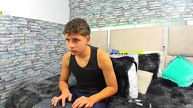 Julian wolf18 online show from 09-23-25, 01:47