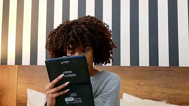 Snapshot of Stellaciel_ chatting on 10-24-25, 10:28 Stellaciel online show from 10-24-25, 10:28