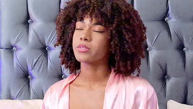 Snapshot of Stellaciel_ chatting on 11-05-25, 10:43 Stellaciel online show from 11-05-25, 10:43