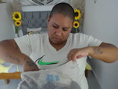 hotlesby valery online show from 12-15-25, 08:02