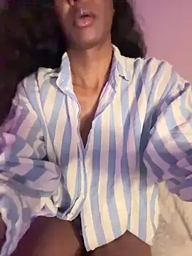 Snapshot of LoveDreaux chatting on 04-29-26, 02:15 LoveDreaux online show from 04-29-26, 02:15