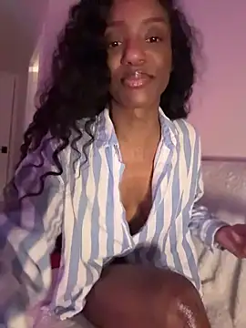 Snapshot of LoveDreaux chatting on 05-01-26, 03:44 LoveDreaux online show from 05-01-26, 03:44