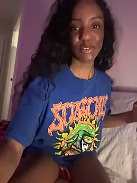 Snapshot of LoveDreaux chatting on 05-02-26, 06:18 LoveDreaux online show from 05-02-26, 06:18