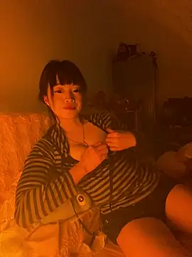Snapshot of Tramy_xx chatting on 06-24-26, 01:32 Tramy xx online show from 06-24-26, 01:32