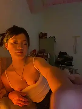 Snapshot of Tramy_xx chatting on 06-25-26, 03:28 Tramy xx online show from 06-25-26, 03:28