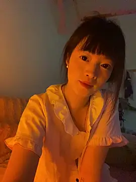 Snapshot of Tramy_xx chatting on 06-27-26, 02:16 Tramy xx online show from 06-27-26, 02:16