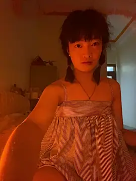 Snapshot of Tramy_xx chatting on 07-07-26, 01:26 Tramy xx online show from 07-07-26, 01:26