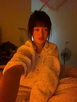 Snapshot of Tramy_xx chatting on 07-10-26, 05:26 Tramy xx online show from 07-10-26, 05:26