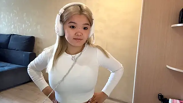 CarolannSide online show from 10-03-25, 05:04