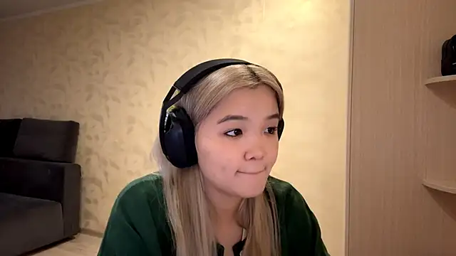 CarolannSide online show from 10-07-25, 05:04